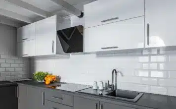 Définissez l’angle sortant avec une baguette carrelage baguette d'angle carrelage